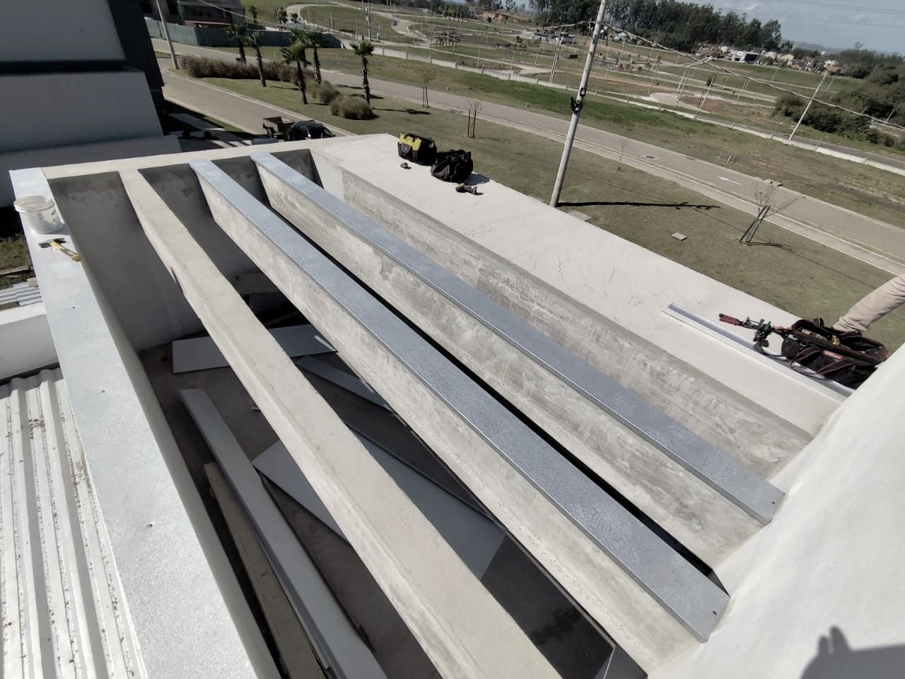 Capas metálicas sobre vigas de concreto