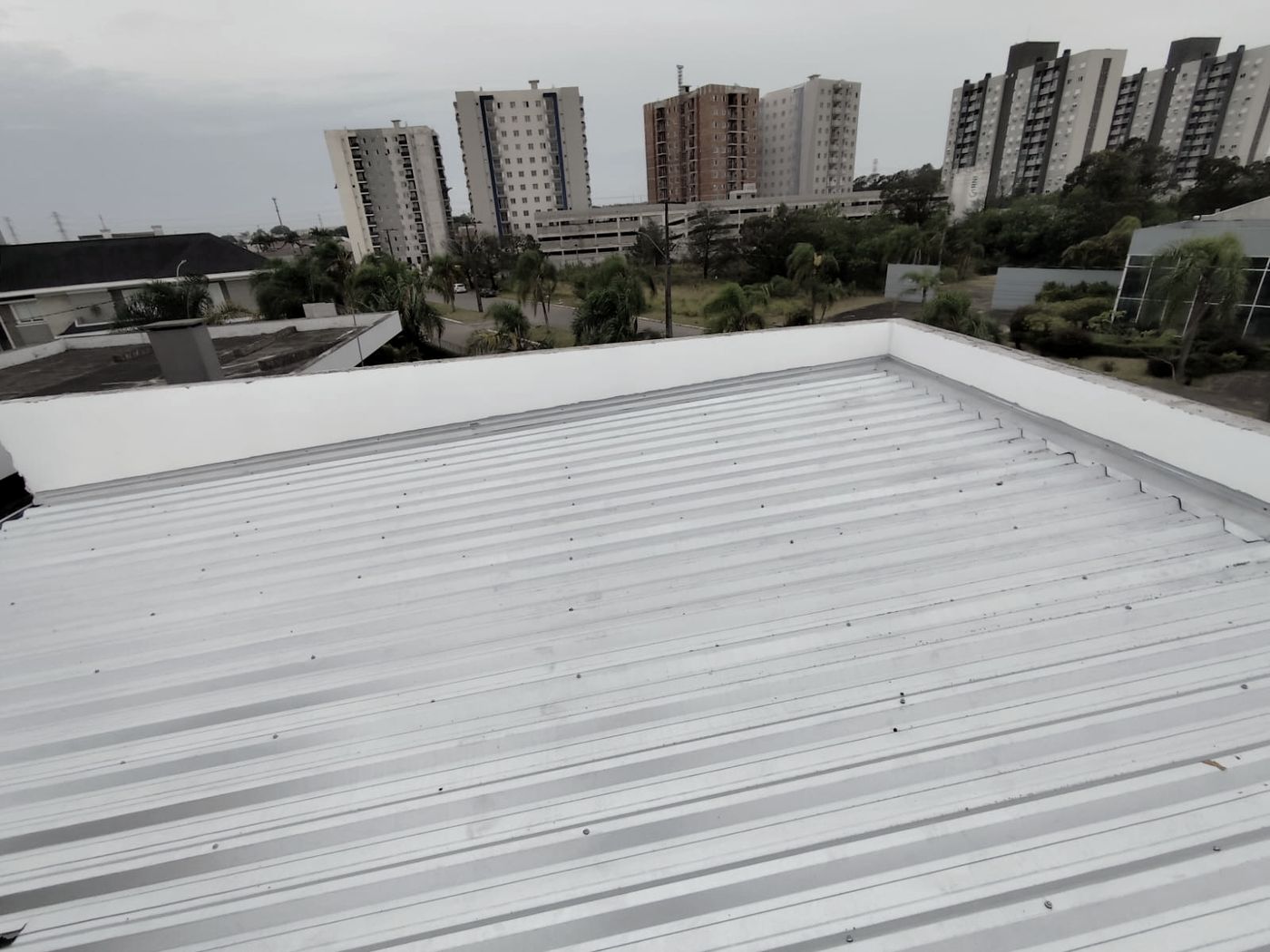 Telhado em aluzinco instalado pela ENFTEC